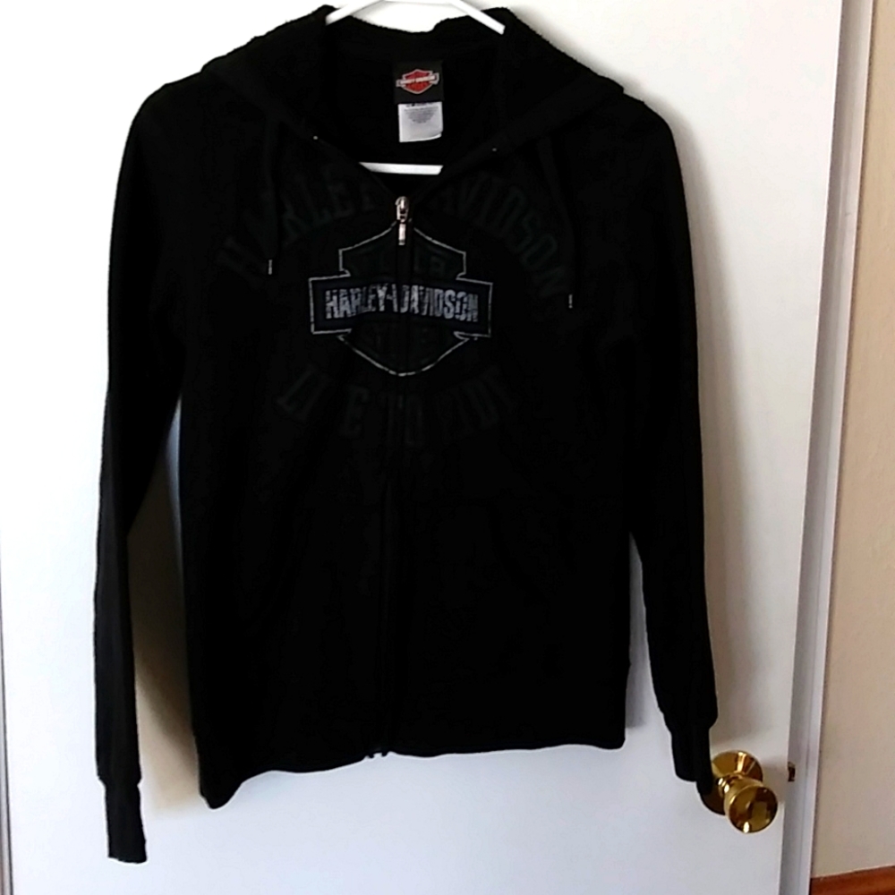 Woman's sweatshirt